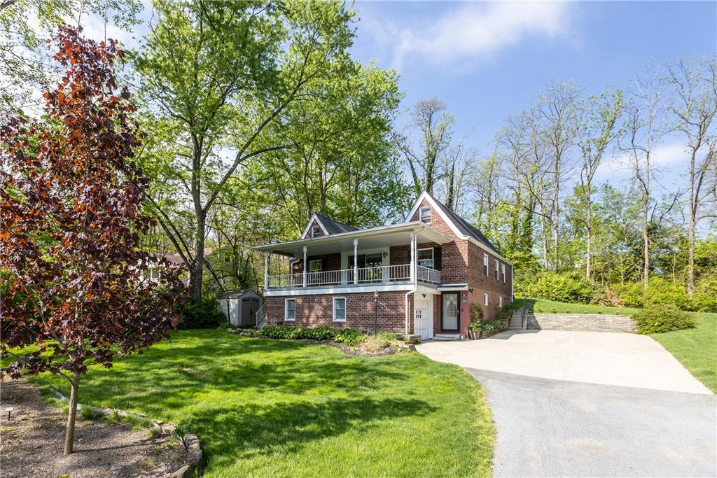 282 McMurray Rd, Upper St Clair, PA 15241