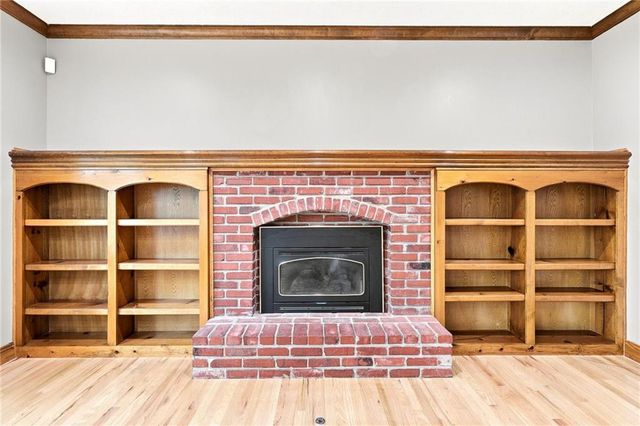 608 NE Ashmont Place, Lee's Summit, MO 64064