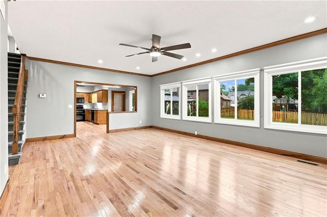 608 NE Ashmont Place, Lee's Summit, MO 64064
