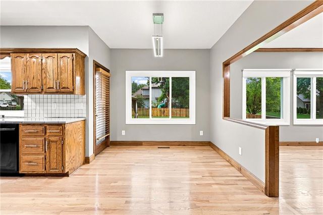608 NE Ashmont Place, Lee's Summit, MO 64064