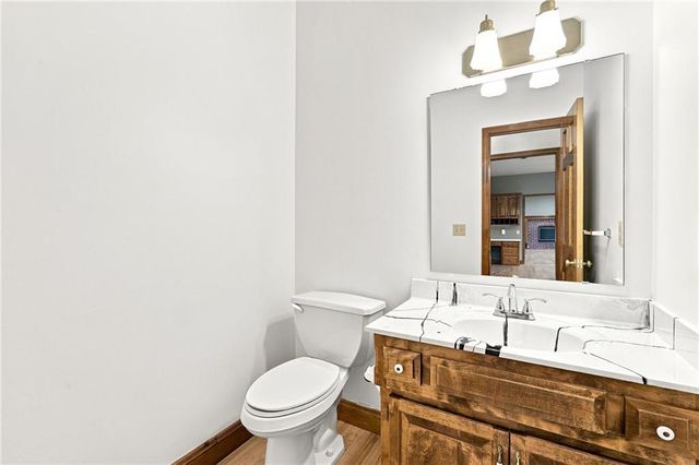 608 NE Ashmont Place, Lee's Summit, MO 64064