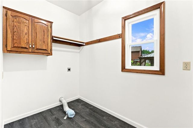 608 NE Ashmont Place, Lee's Summit, MO 64064