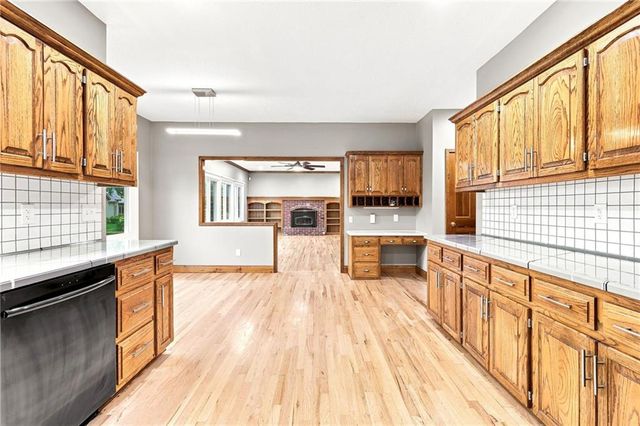 608 NE Ashmont Place, Lee's Summit, MO 64064