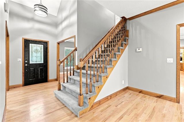 608 NE Ashmont Place, Lee's Summit, MO 64064