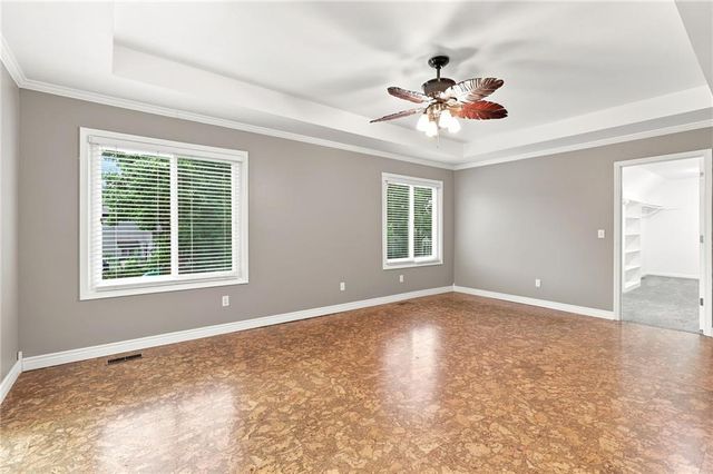 608 NE Ashmont Place, Lee's Summit, MO 64064