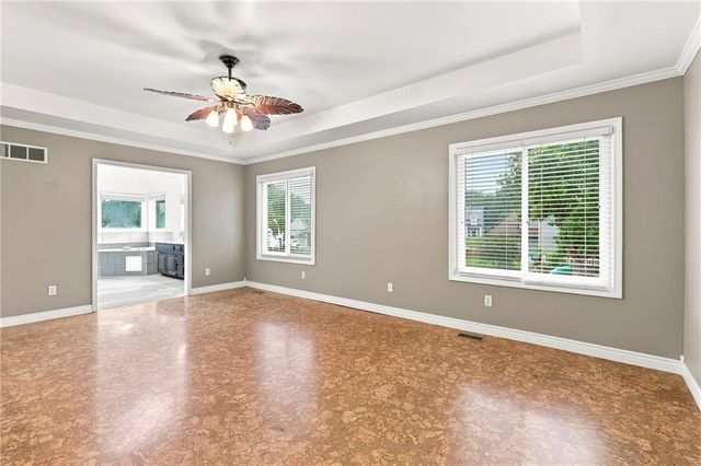 608 NE Ashmont Place, Lee's Summit, MO 64064