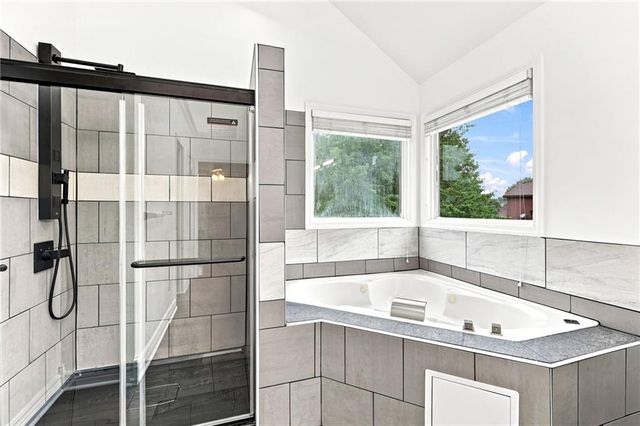 608 NE Ashmont Place, Lee's Summit, MO 64064