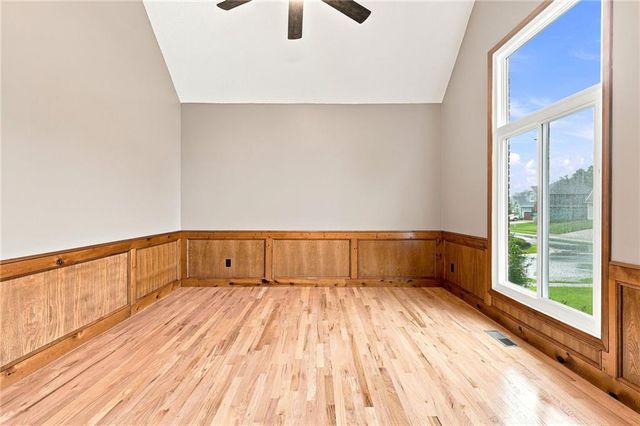 608 NE Ashmont Place, Lee's Summit, MO 64064