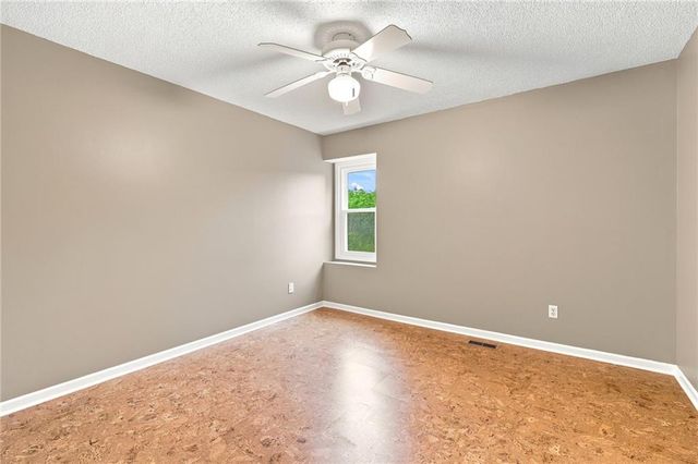 608 NE Ashmont Place, Lee's Summit, MO 64064