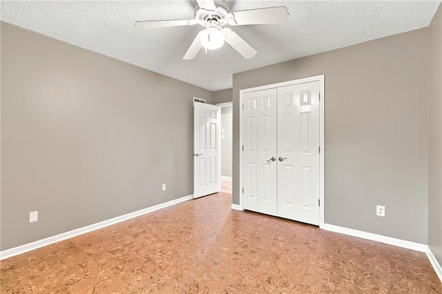 608 NE Ashmont Place, Lee's Summit, MO 64064