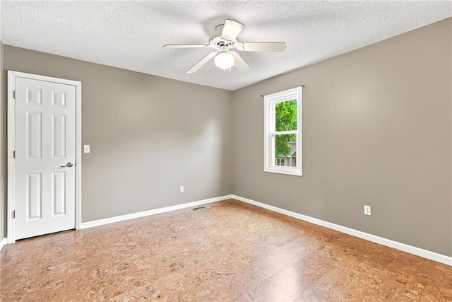 608 NE Ashmont Place, Lee's Summit, MO 64064