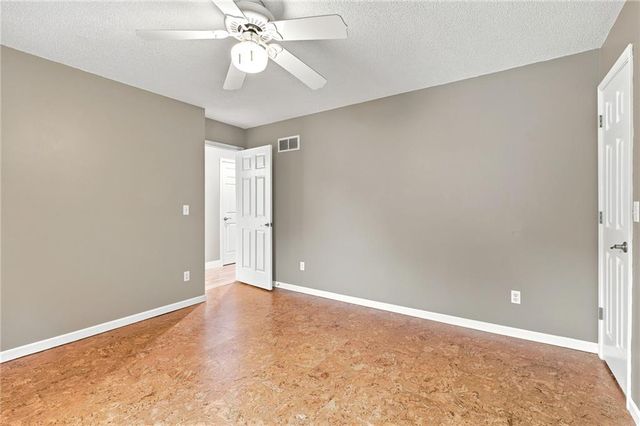 608 NE Ashmont Place, Lee's Summit, MO 64064