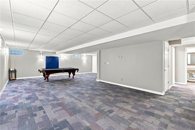 608 NE Ashmont Place, Lee's Summit, MO 64064
