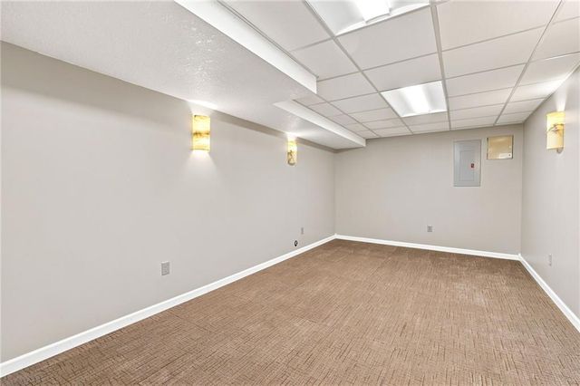 608 NE Ashmont Place, Lee's Summit, MO 64064