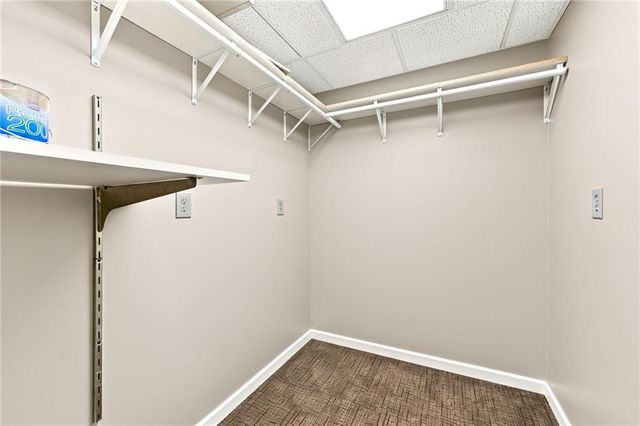 608 NE Ashmont Place, Lee's Summit, MO 64064