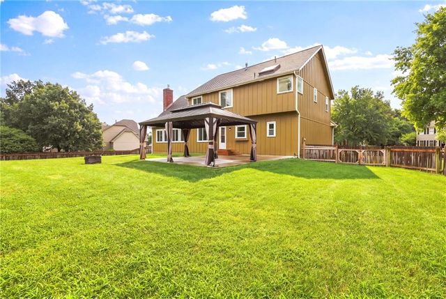 608 NE Ashmont Place, Lee's Summit, MO 64064