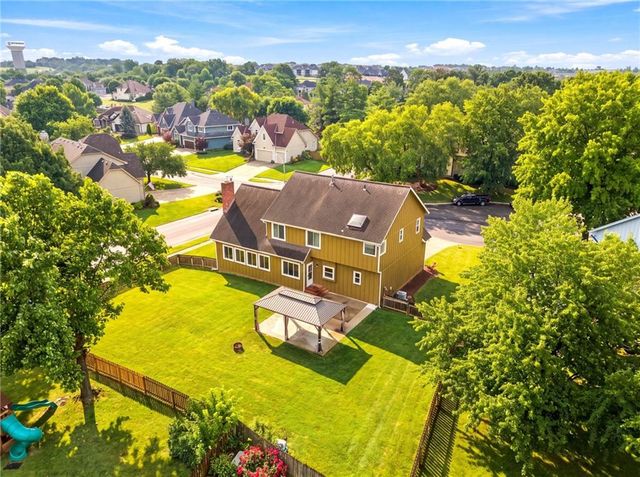 608 NE Ashmont Place, Lee's Summit, MO 64064