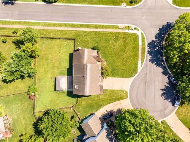 608 NE Ashmont Place, Lee's Summit, MO 64064