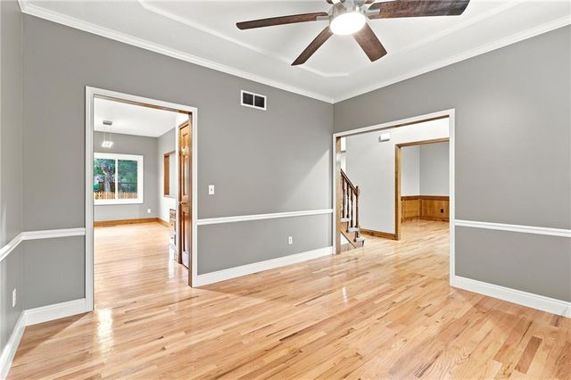 608 NE Ashmont Place, Lee's Summit, MO 64064