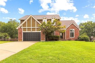 608 NE Ashmont Place, Lee's Summit, MO 64064