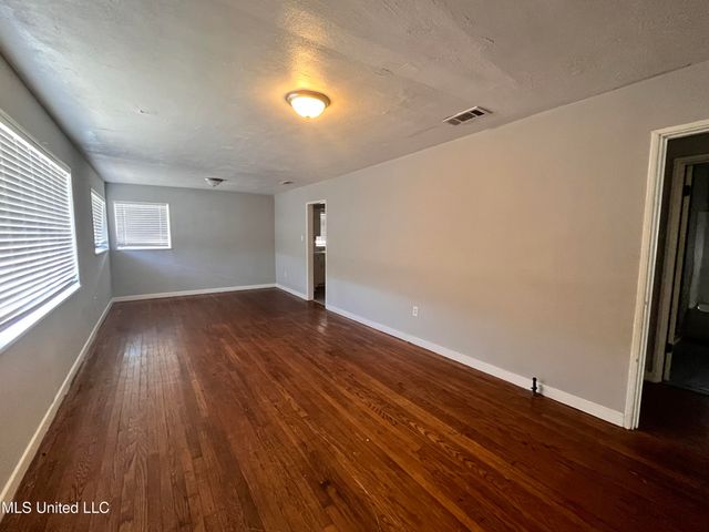 2920 Oak Forest Drive, Jackson, MS 39212