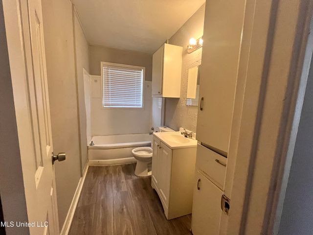 2920 Oak Forest Drive, Jackson, MS 39212