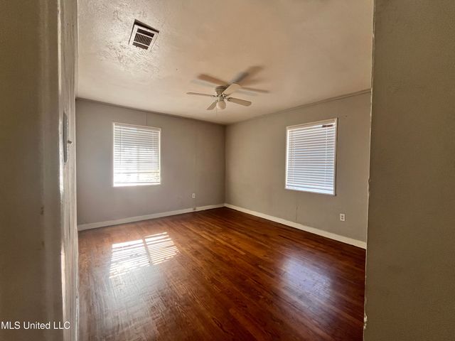 2920 Oak Forest Drive, Jackson, MS 39212