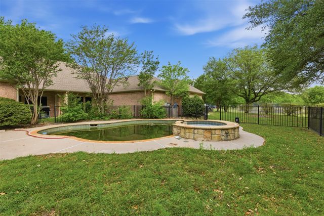 270 Brookbend Drive, Waxahachie, TX 75165