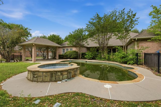 270 Brookbend Drive, Waxahachie, TX 75165