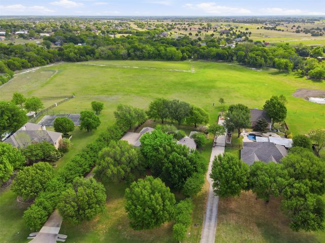 270 Brookbend Drive, Waxahachie, TX 75165