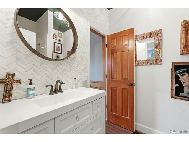 6052 S Andes Cir, Aurora, CO 80016