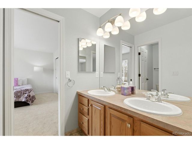 6052 S Andes Cir, Aurora, CO 80016