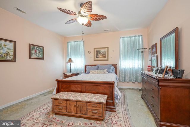 425 PERIWINKLE DR, Woodbury, NJ 08096