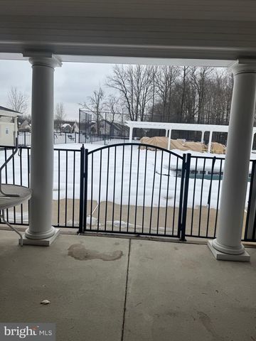 425 PERIWINKLE DR, Woodbury, NJ 08096