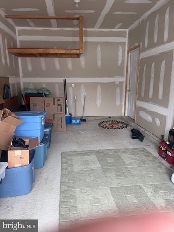 425 PERIWINKLE DR, Woodbury, NJ 08096