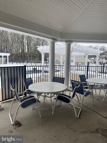 425 PERIWINKLE DR, Woodbury, NJ 08096