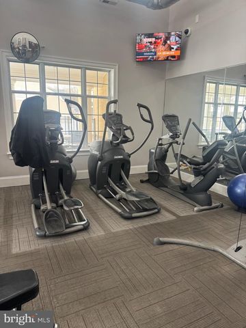 425 PERIWINKLE DR, Woodbury, NJ 08096