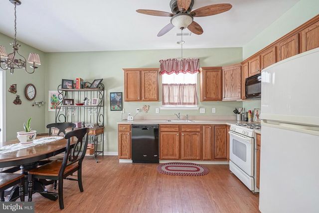 425 PERIWINKLE DR, Woodbury, NJ 08096