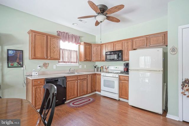 425 PERIWINKLE DR, Woodbury, NJ 08096