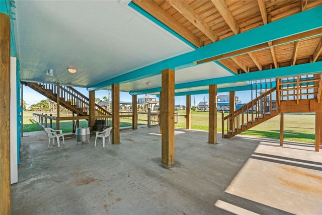 117 S Verdia Drive, Crystal Beach, TX 77650