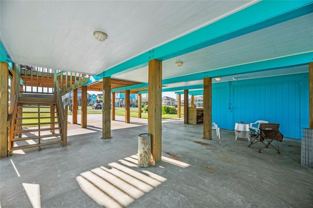 117 S Verdia Drive, Crystal Beach, TX 77650