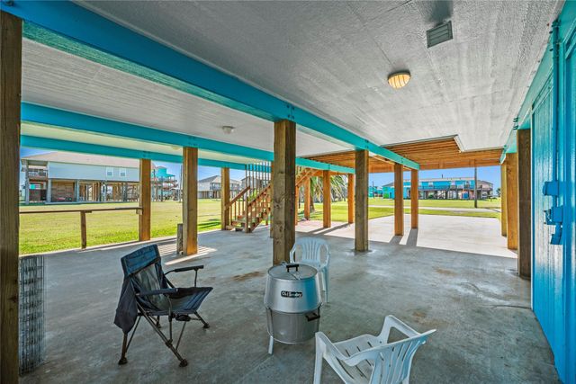 117 S Verdia Drive, Crystal Beach, TX 77650