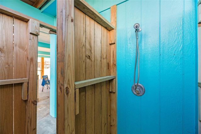 117 S Verdia Drive, Crystal Beach, TX 77650