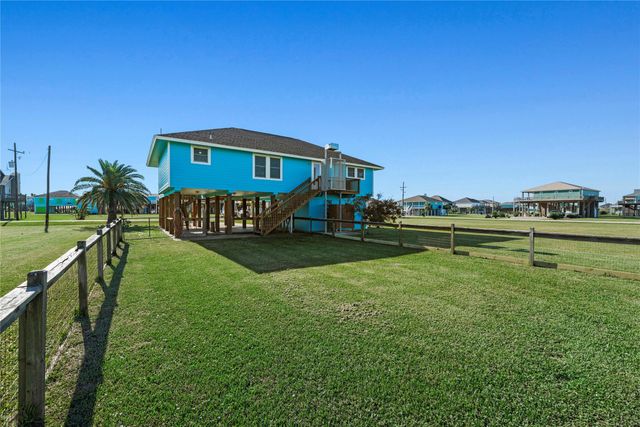 117 S Verdia Drive, Crystal Beach, TX 77650
