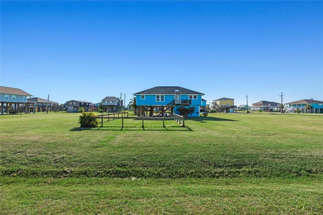 117 S Verdia Drive, Crystal Beach, TX 77650