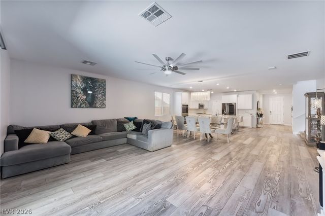 10124 Skye Saddle Avenue, Las Vegas, NV 89166