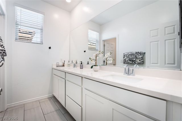 10124 Skye Saddle Avenue, Las Vegas, NV 89166