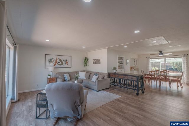 1236 Redwood St NW, Salem, OR 97304