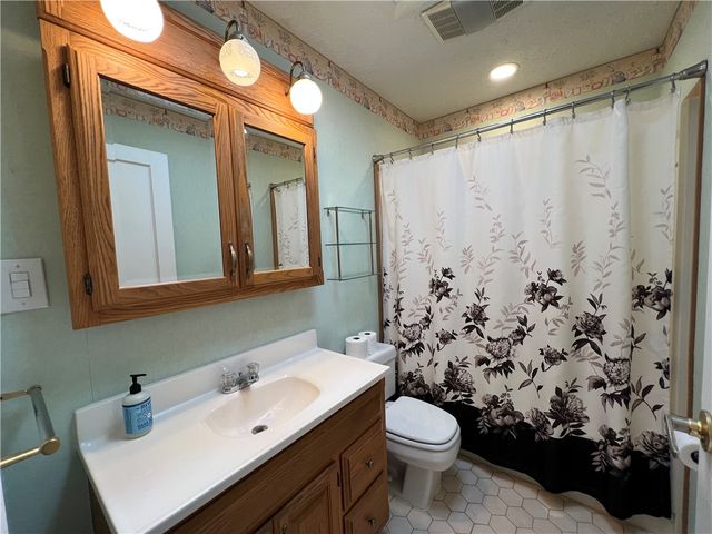 203 Carson St, Springdale Twp, PA 15144