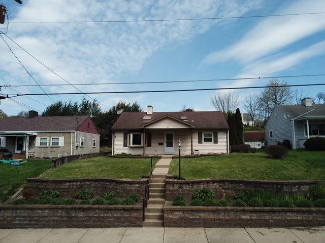 203 Carson St, Springdale Twp, PA 15144